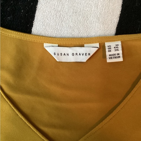 Susan Graver Mustard Keyhole Blouse Plus Size 3X - Picture 8 of 8